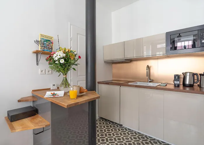 Апартаменты Quiet And Confortable Flat With Sauna And Gym Париж